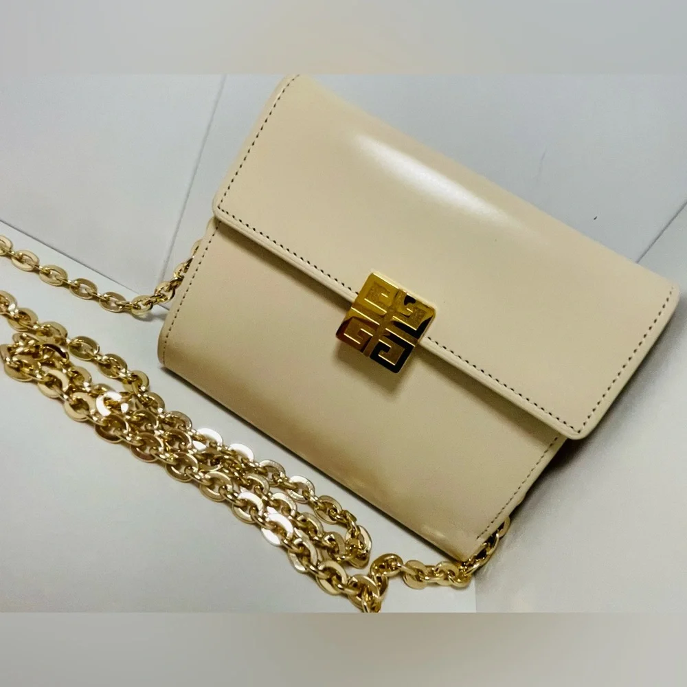 Authentic Givenchy, leather wallet
Project wallet - Picture 8 of 10
